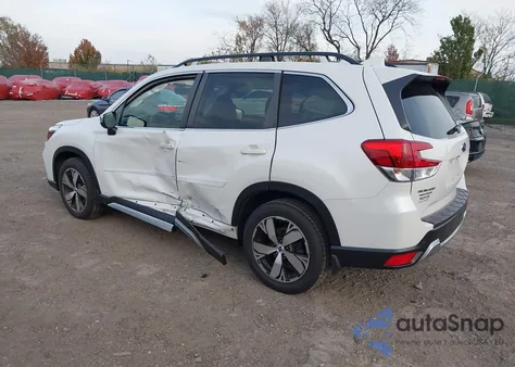 2021 Subaru Forester Touring z USA, uszkodzony, nr VIN JF2SKAXC8MH436385